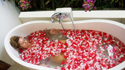 flower-bath-luxury